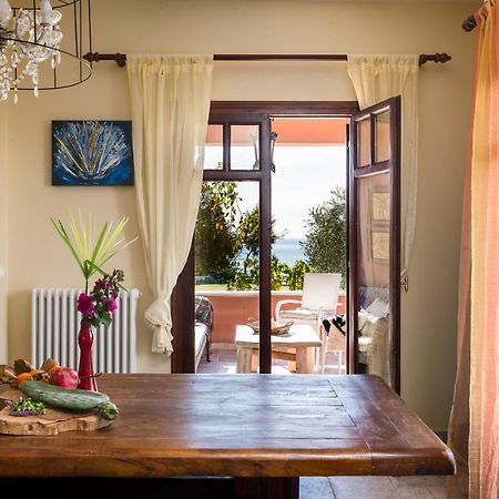 Beachfront Villa Meliti Ágios Matthaíos エクステリア 写真