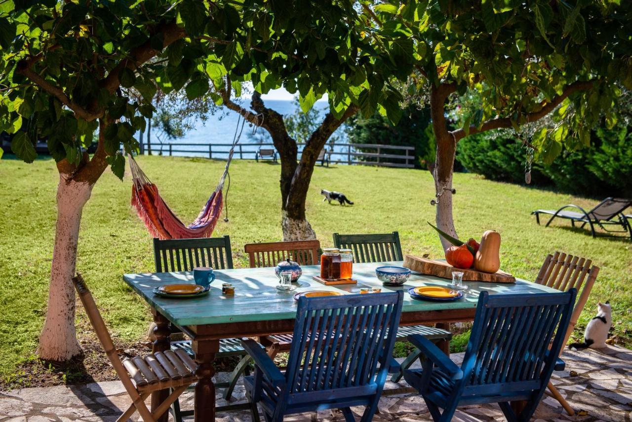 Beachfront Villa Meliti Ágios Matthaíos エクステリア 写真