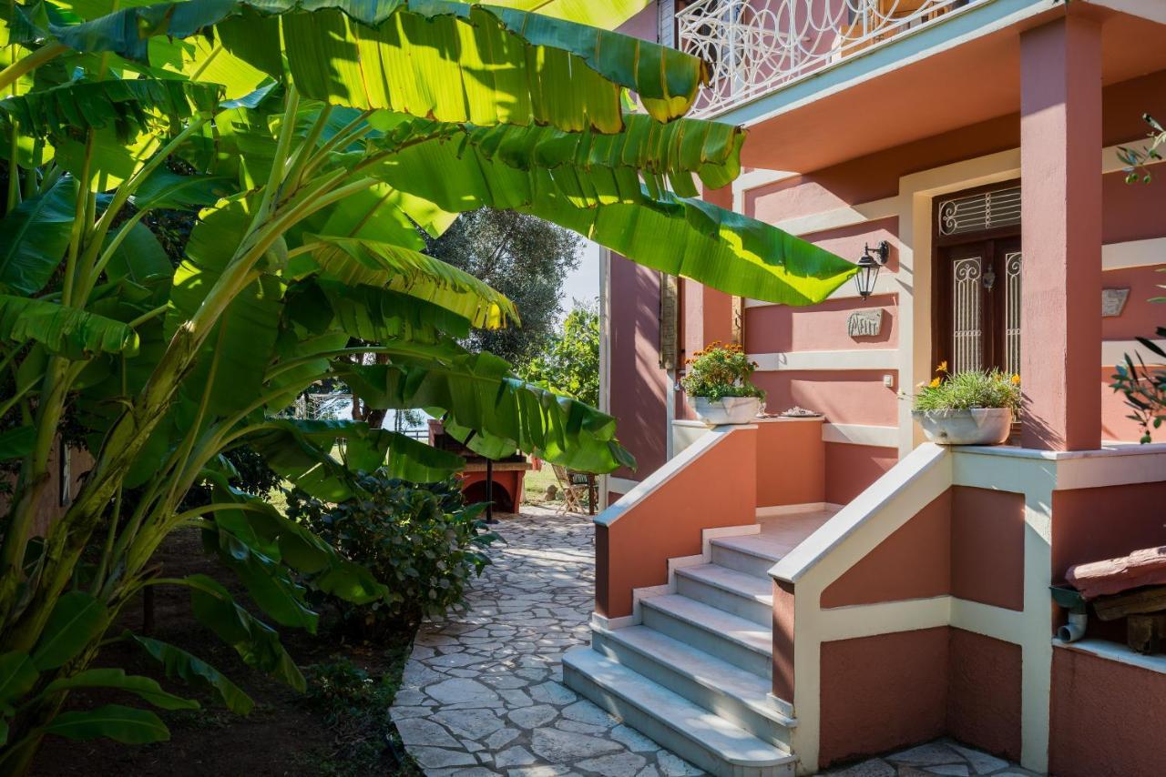 Beachfront Villa Meliti Ágios Matthaíos エクステリア 写真