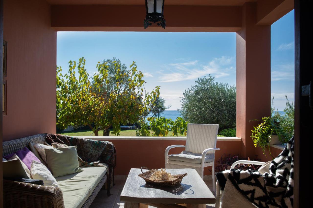 Beachfront Villa Meliti Ágios Matthaíos エクステリア 写真