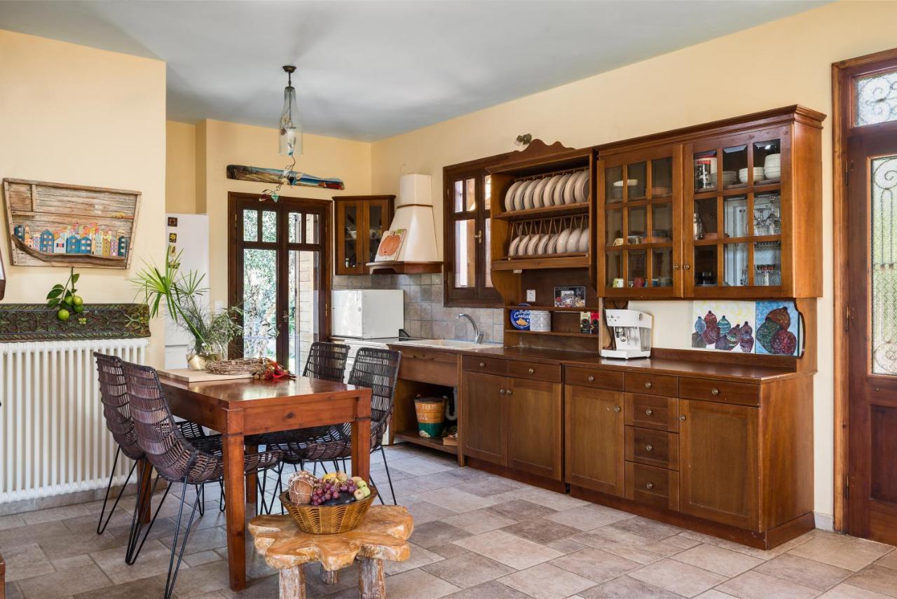 Beachfront Villa Meliti Ágios Matthaíos エクステリア 写真