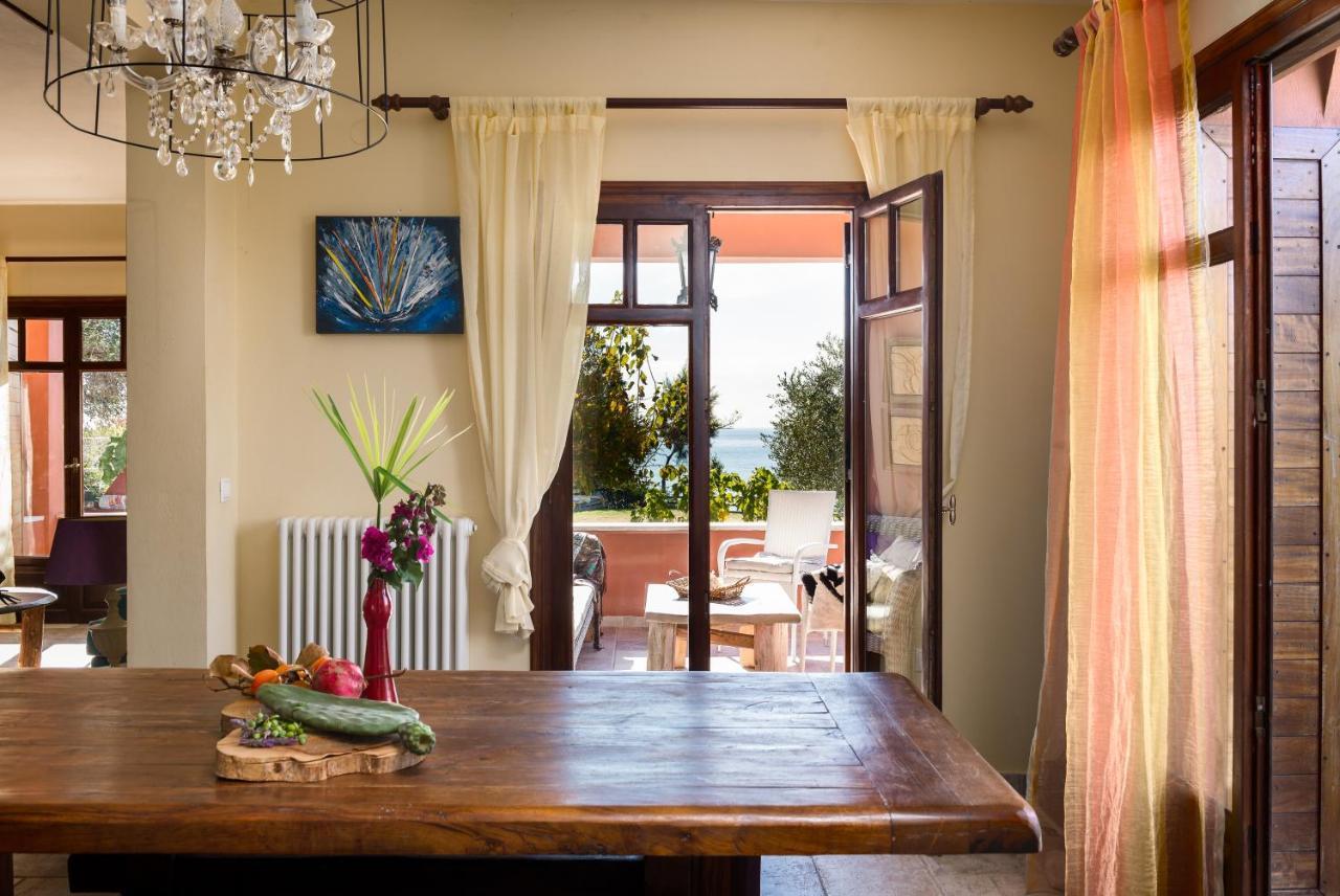 Beachfront Villa Meliti Ágios Matthaíos エクステリア 写真