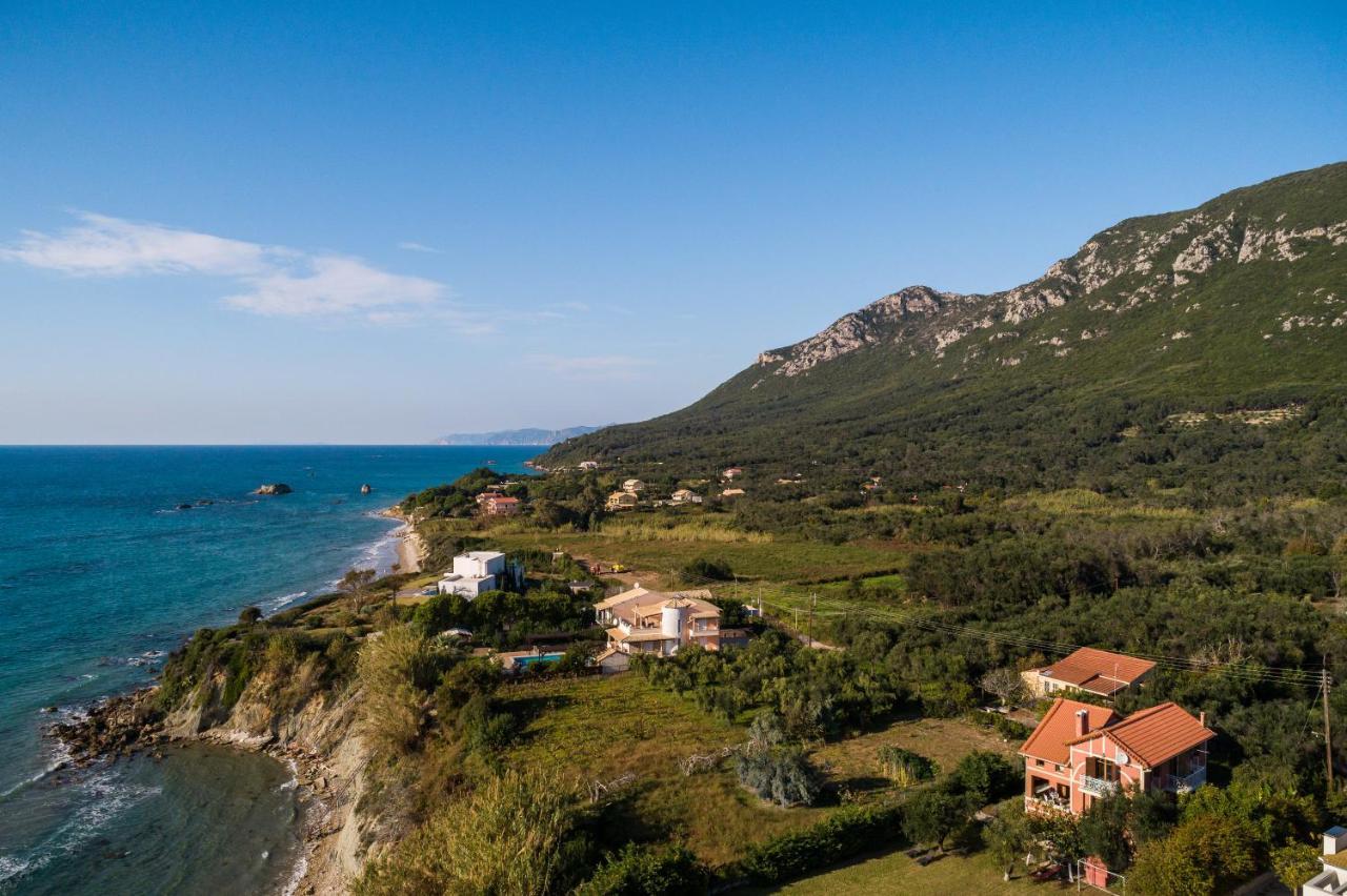 Beachfront Villa Meliti Ágios Matthaíos エクステリア 写真