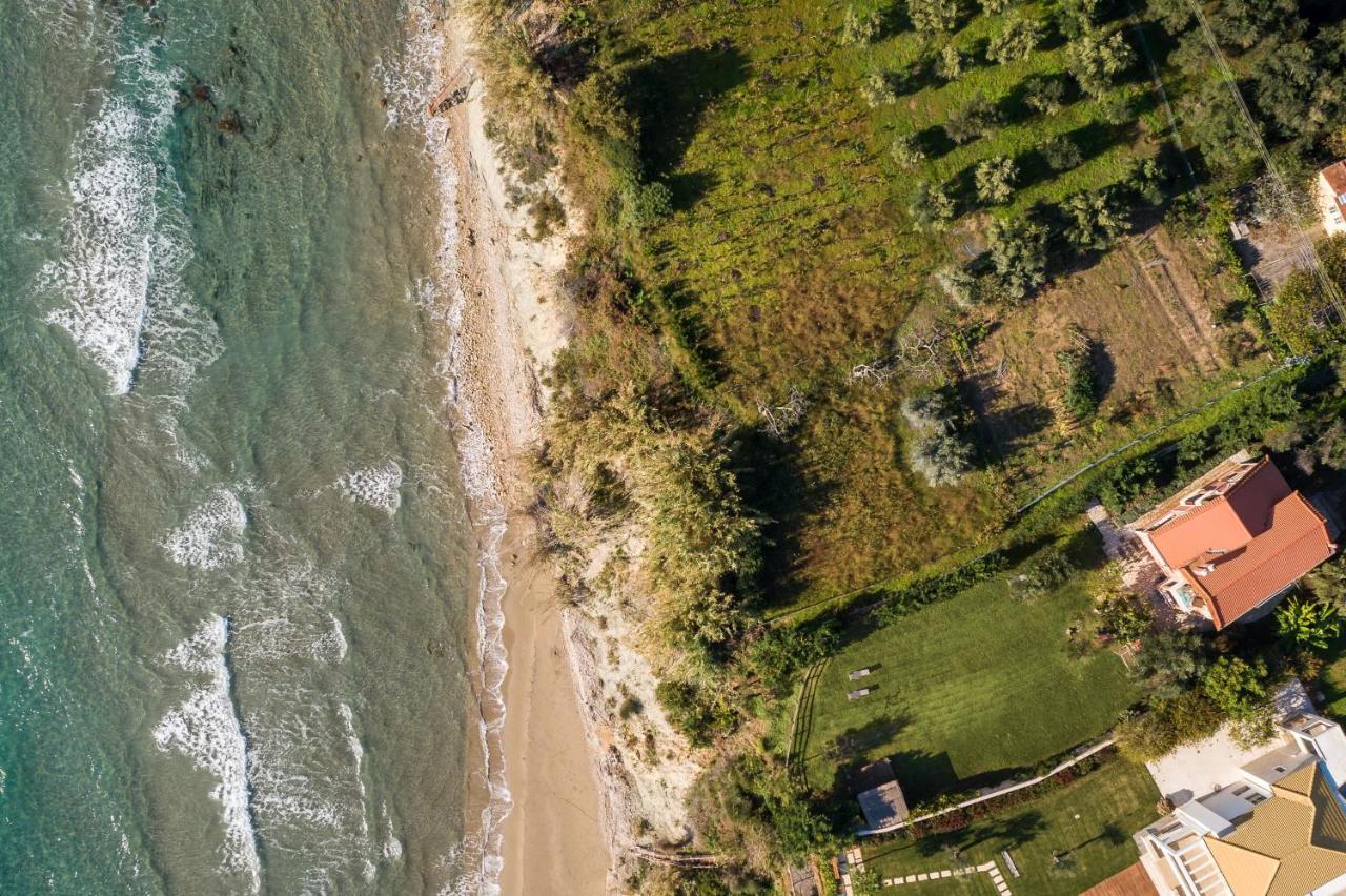 Beachfront Villa Meliti Ágios Matthaíos エクステリア 写真