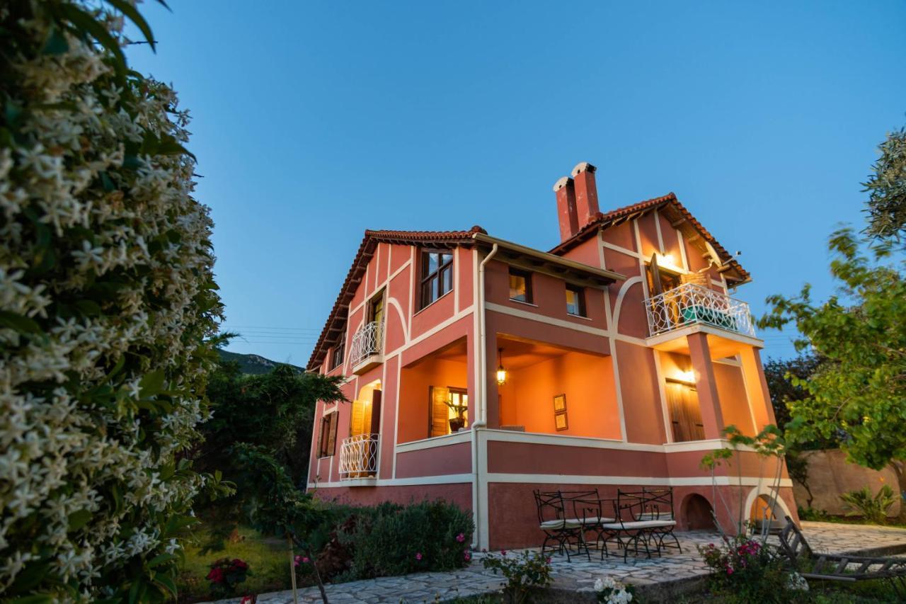 Beachfront Villa Meliti Ágios Matthaíos エクステリア 写真